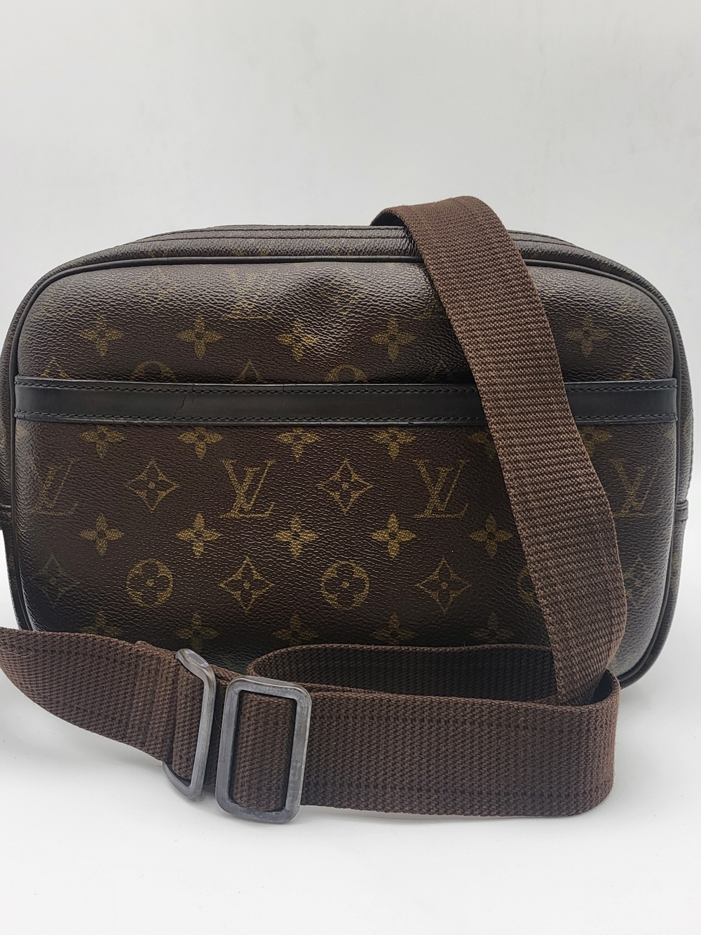 LOUIS VUITTON Monogram Canvas Reporter Bag.Authentic w/COA included!!!